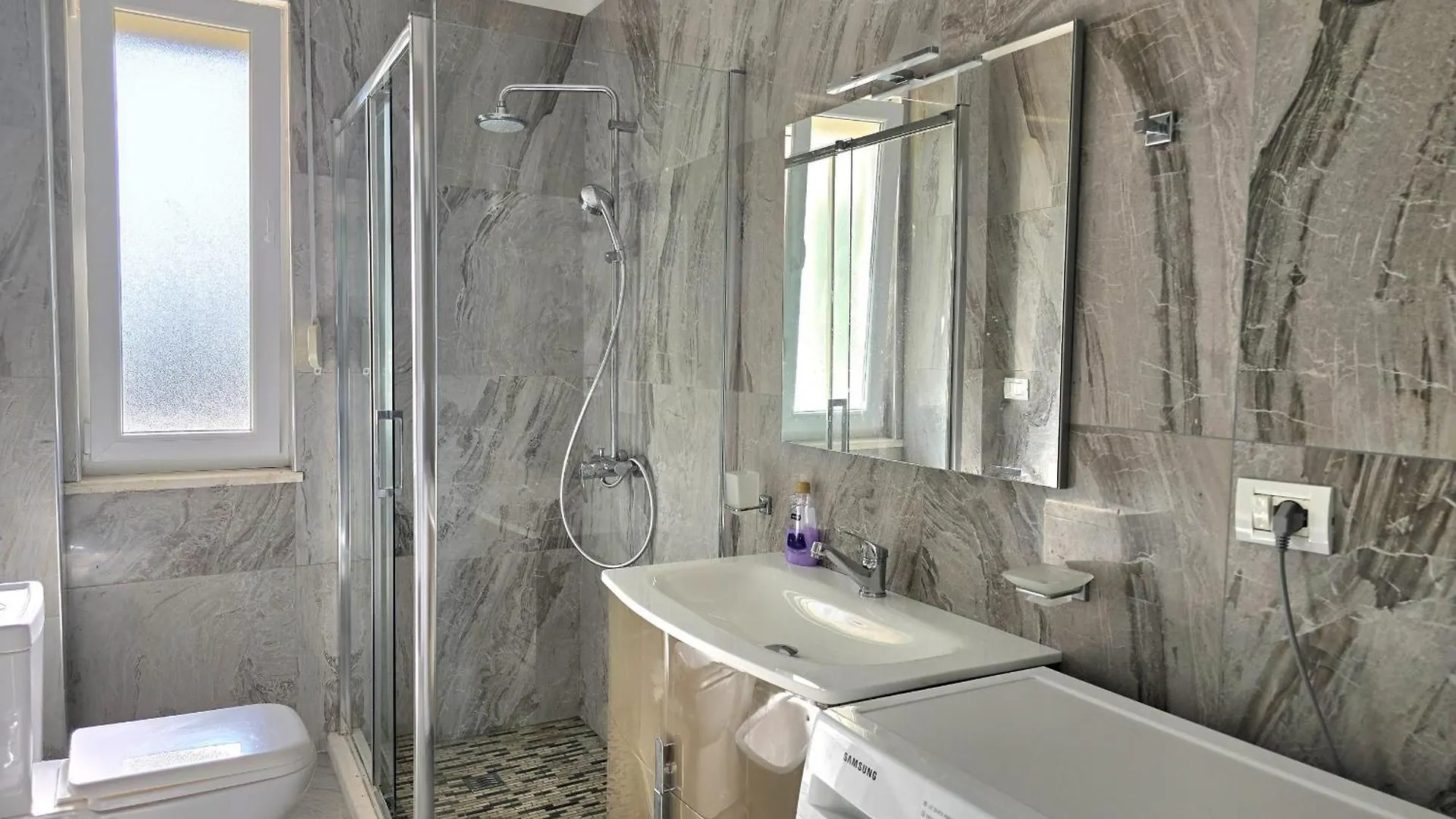 Lura 2 Suite 215 Plazhi San Pietro